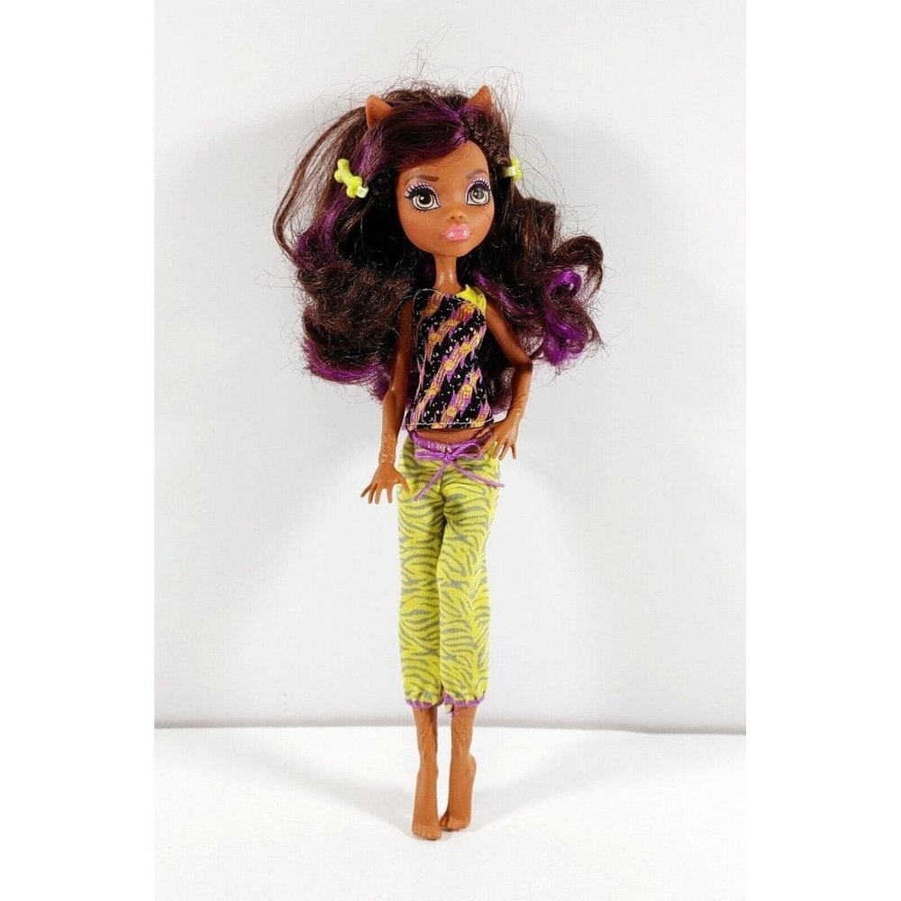 Monster High Wolf Family Clawdeen Doll w/Outfit & Barrettes